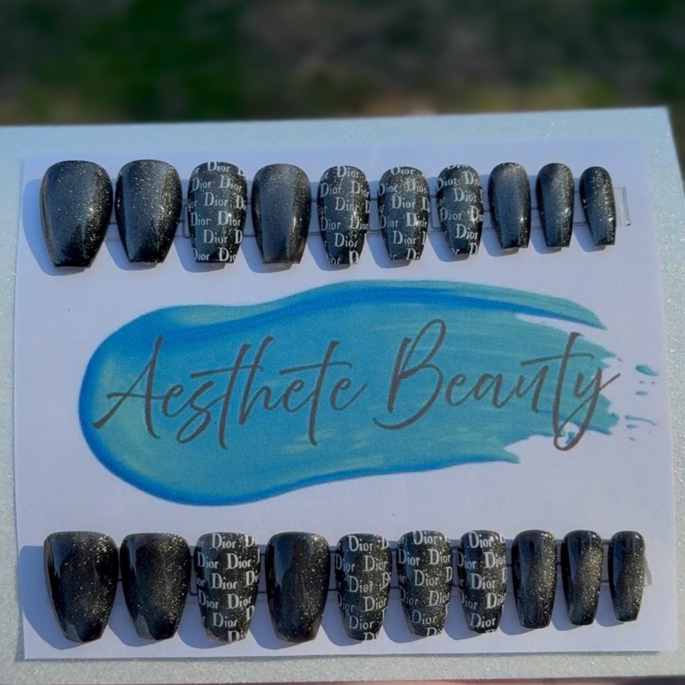 Press-On Nail Set